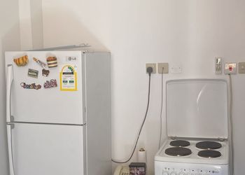 شاليه بمسبح و مسطح اخضر 