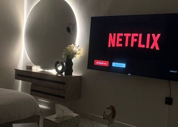 استديو بسرير ماستر وجلسة جانبية