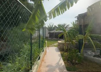شاليه داخل مزرعة بجلسة خارجية 