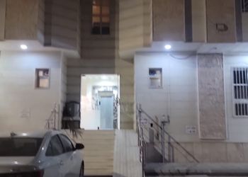شقة بثلاث غرف نوم وصالة