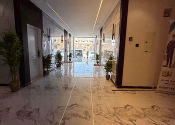 استديو بسرير ماستر وجلسة جانبية