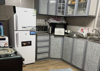 استراحة بجلسة خارجية وألعاب أطفال 