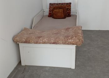استراحة بمجلس وفناء خارجي