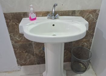 استراحة بمسطح اخضر وجلسة خارجية