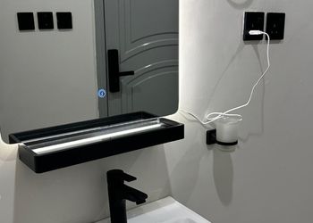 استديو بسرير ماستر وجلسه جانبيه