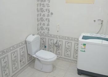 دور أرضي بصالة وغرف نوم 