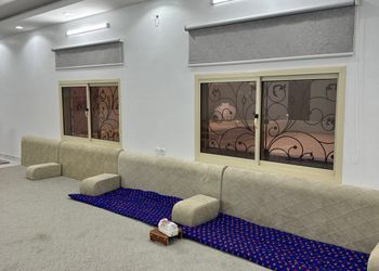 استراحة بمجلس وفناء خارجي 