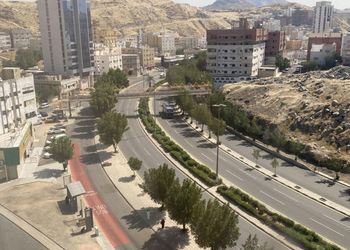 شقة بغرفة معيشة وغرفة نوم 