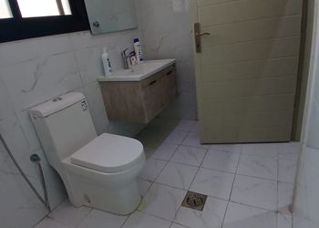 شقة بغرفة معيشة وغرفة نوم 