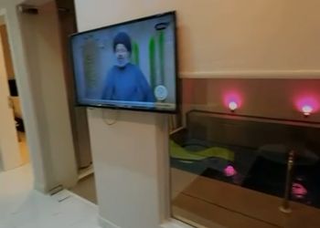 غرفة بسرير ماستر 