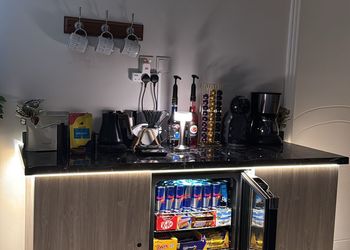 شاليه بمسطح اخضر ومسبح 