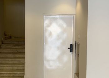 استديو بتصميم هادئ ودخول ذاتي
