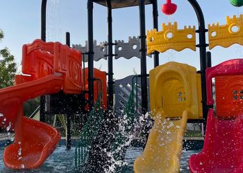 شاليه فندقي بمسبح وألعاب مائية 