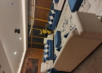 شاليه بمسطح اخضر ومسبح داخلي