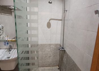 شقة بصالة وغرفتين نوم  