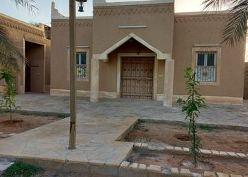 مزرعة ريفيه بجلسات وألعاب أطفال