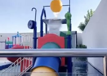 شاليه بألعاب مائية وجلسة خارجية