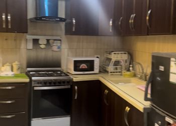 شاليه بمسطح اخضر وجلسة خارجية 