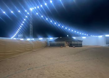 استراحة بجلسات خارجية ومساحات واسعة