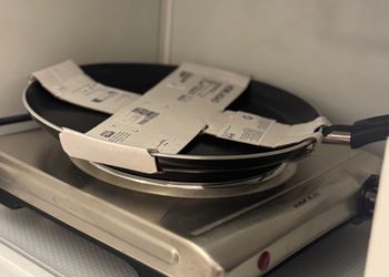 استديو بأثاث مريح وبسيط 