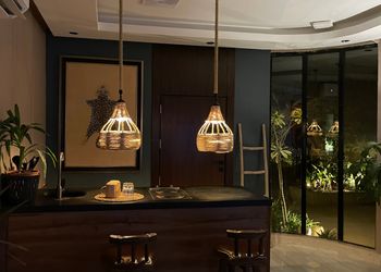 شالية بمجلس مطل على المسبح 
