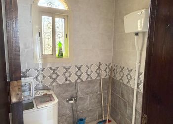 استراحة بمجالس واسعة وأثاث بسيط