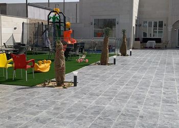 استراحة بجلسة خارجية ومسطح اخضر