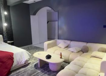 استديو بسرير ماستر وجلسة 
