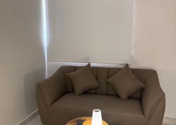 استديو بأثاث مريح وبسيط 