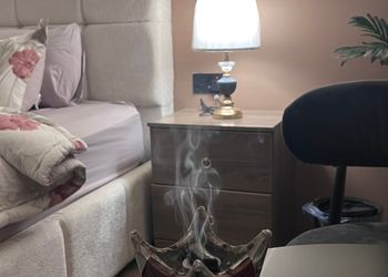 شقة بصالة مريحة وغرفة نوم 