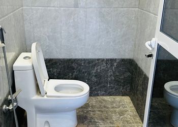 شاليه بجلسة خارجية ومجلس