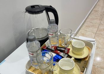 استديو بأثاث مريح وبسيط 