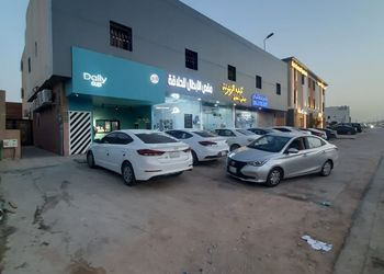 شقة بغرفة معيشة وغرفة نوم