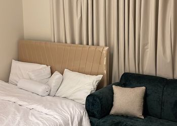 استديو بأثاث مريح وبسيط 