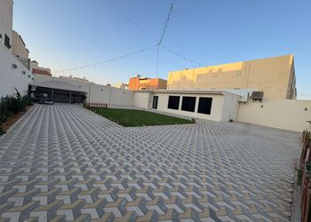 استراحة بمسطح اخضر ومجالس