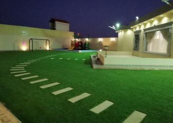 شاليه بالعاب اطفال ومسطح اخضر