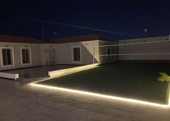 استراحة بمجلس انيق ومسطح اخضر