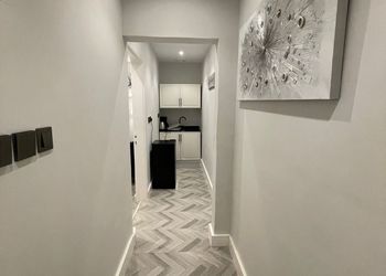 استديو هادئ بدخول ذاتي