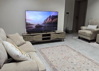 شقة بغرفة معيشة وغرفتين نوم 