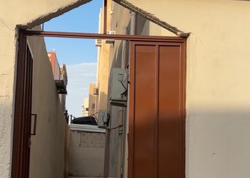 شقة بغرفة معيشة وغرفة نوم 