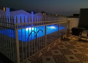 استراحة بجلسة خارجية ومسبح خارجي 