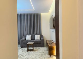 استديو بأثاث مريح وبسيط 