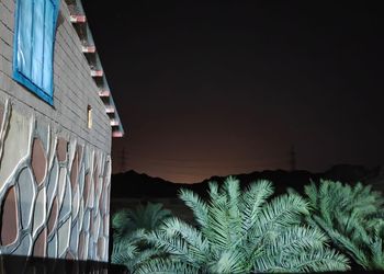 استراحة بمسبح داخلي ومجالس واسعة 