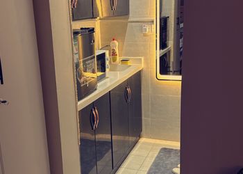 استديو بأثاث مريح وبسيط