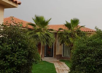 شاليه بجلسة خارجية والعاب مائية
