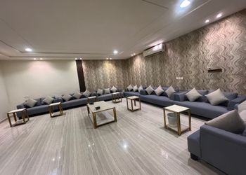 شاليه بمسبح ومسطح اخضر
