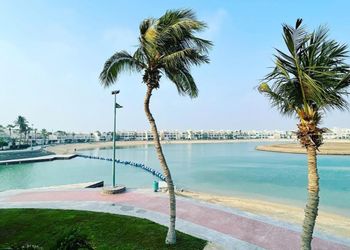شاليه بإطلالة على البحر والحديقة