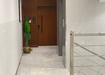 استديو بأثاث مريح وبسيط 