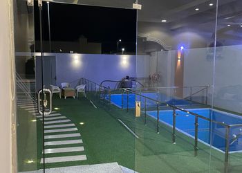 شاليه بمسبح خارجي وألعاب اطفال 