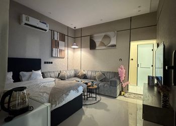 استديو هادئ بدخول ذاتي 